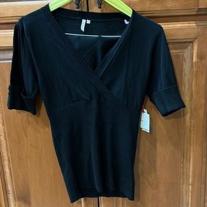 #32 - Outlooks light dressy sweater. Size XL